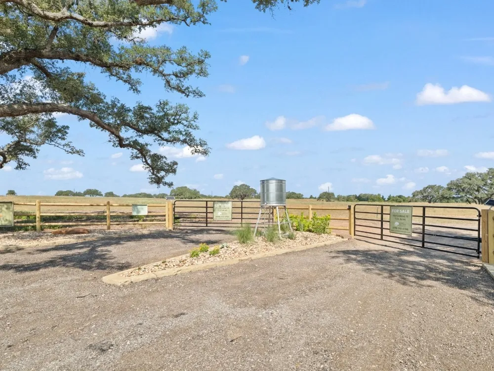 2769 FM 956 Schulenburg, TX 78956