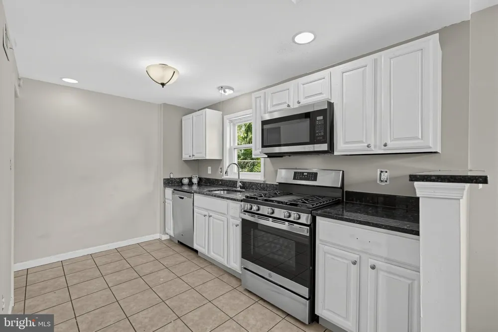 2739 SPRINGHILL ROAD Secane, PA 19018