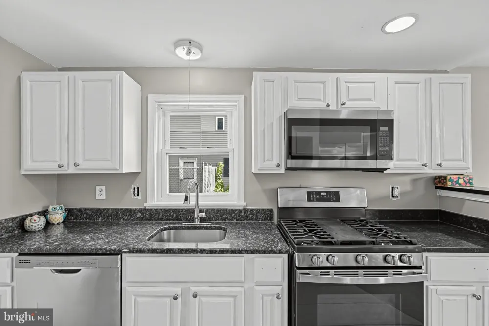 2739 SPRINGHILL ROAD Secane, PA 19018