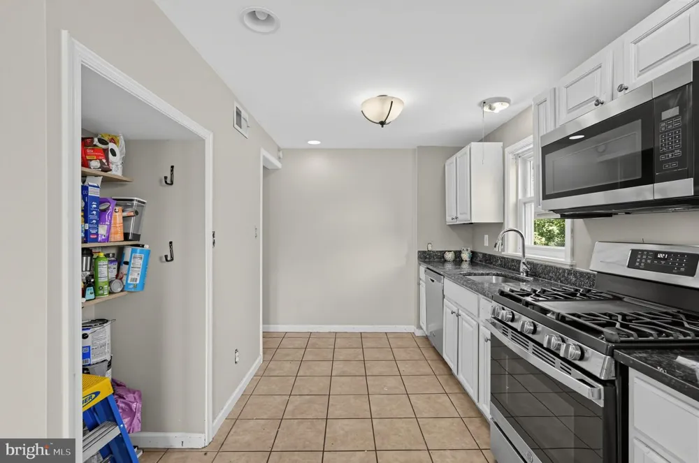 2739 SPRINGHILL ROAD Secane, PA 19018
