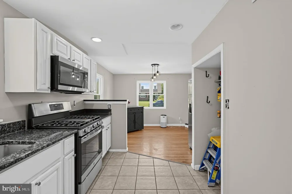 2739 SPRINGHILL ROAD Secane, PA 19018