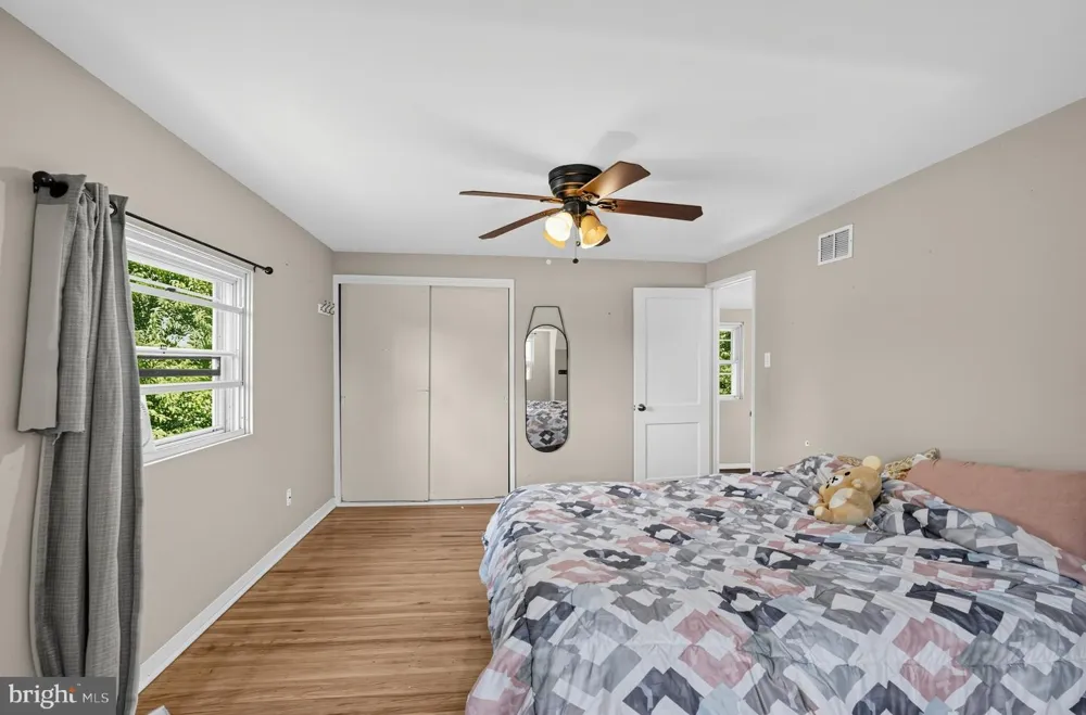 2739 SPRINGHILL ROAD Secane, PA 19018