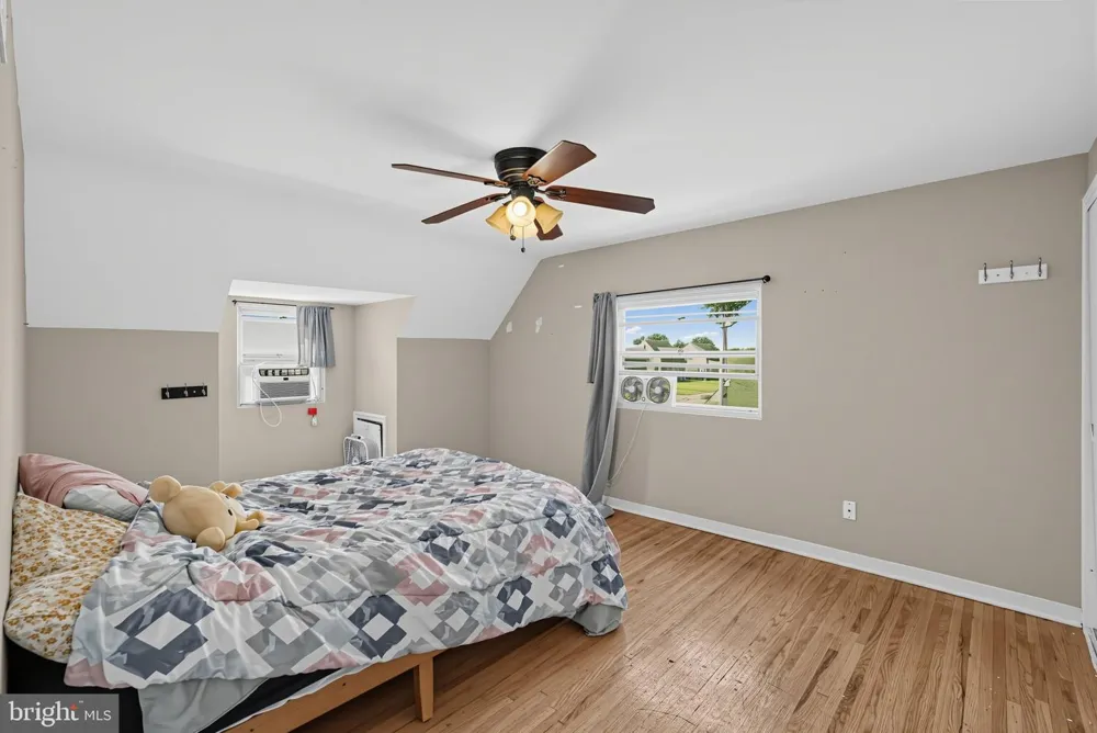 2739 SPRINGHILL ROAD Secane, PA 19018