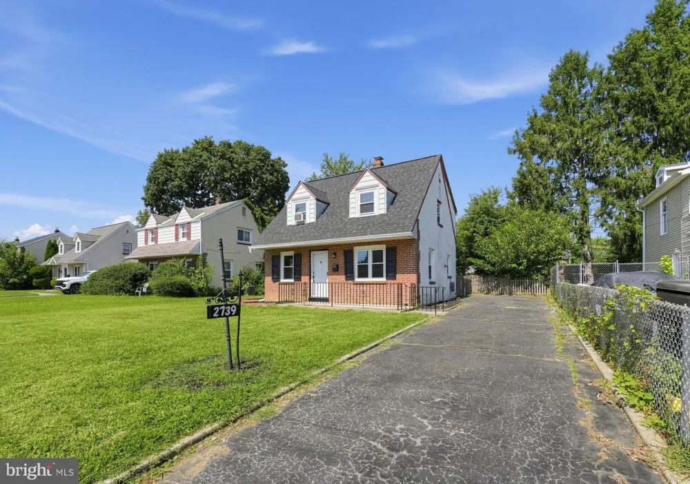 2739 SPRINGHILL ROAD Secane, PA 19018