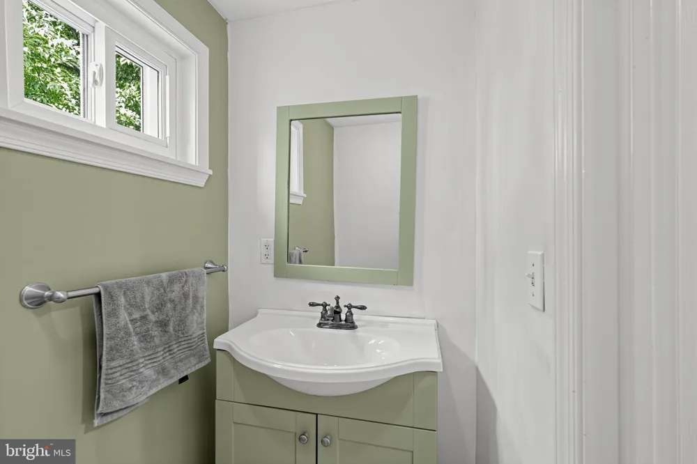 2739 SPRINGHILL ROAD Secane, PA 19018