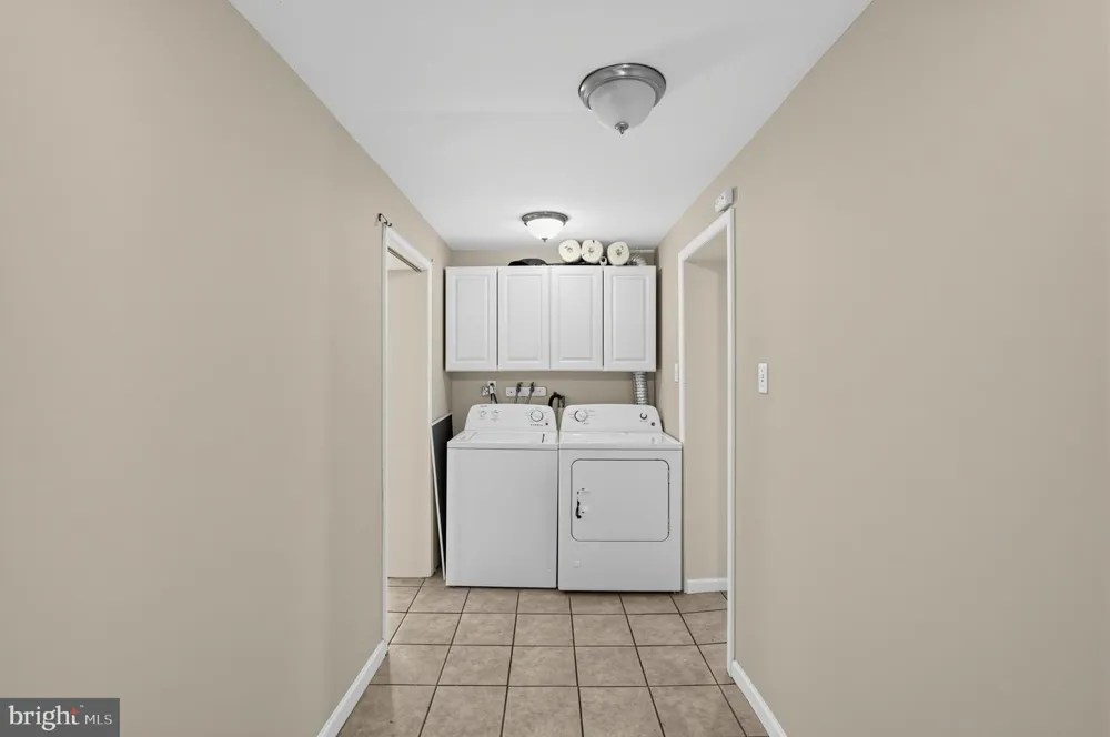 2739 SPRINGHILL ROAD Secane, PA 19018