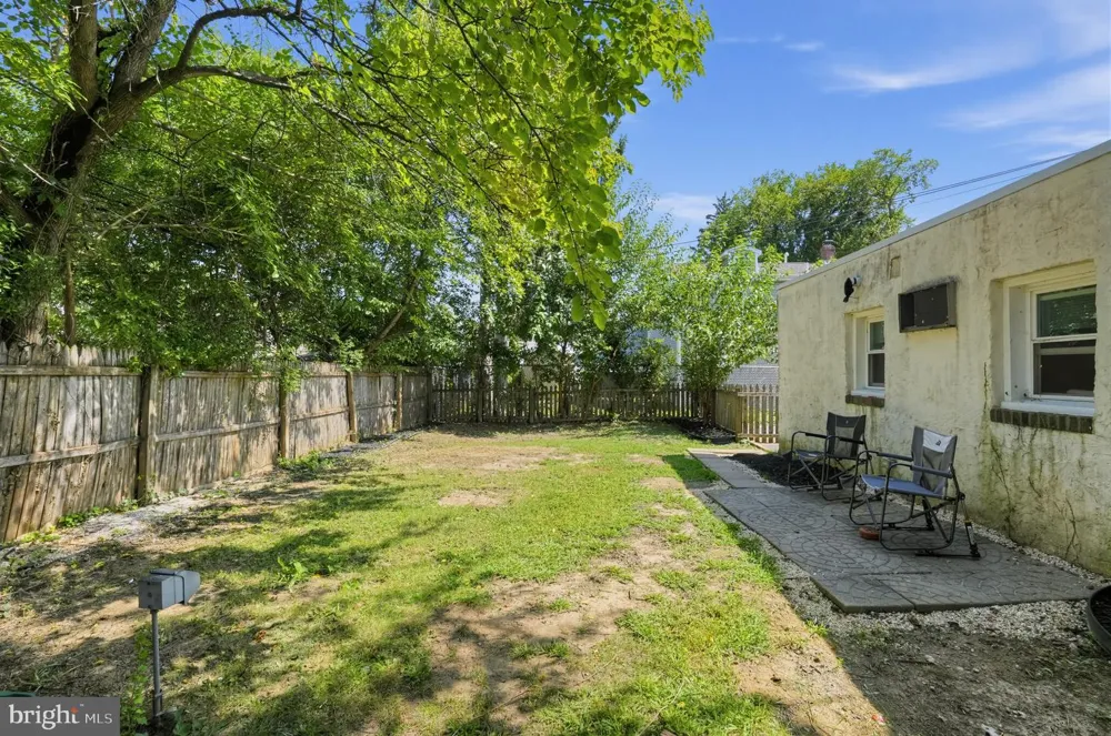2739 SPRINGHILL ROAD Secane, PA 19018