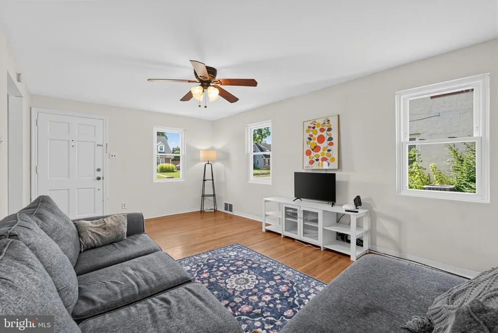 2739 SPRINGHILL ROAD Secane, PA 19018