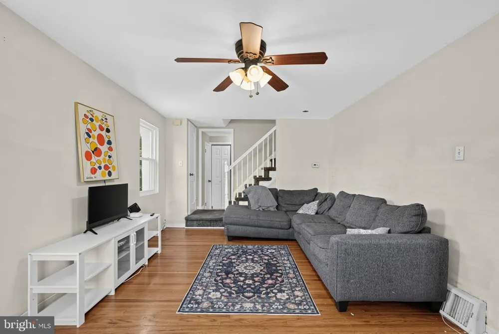 2739 SPRINGHILL ROAD Secane, PA 19018