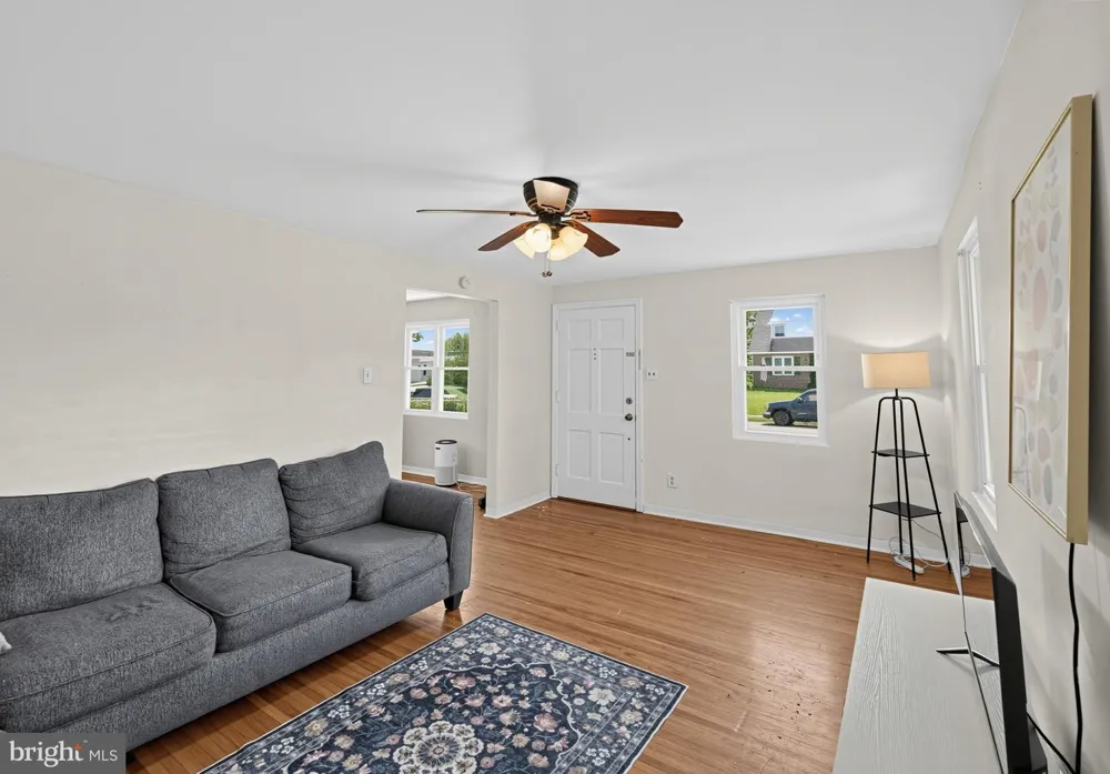 2739 SPRINGHILL ROAD Secane, PA 19018