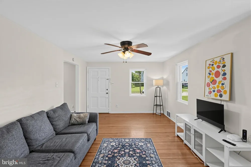2739 SPRINGHILL ROAD Secane, PA 19018