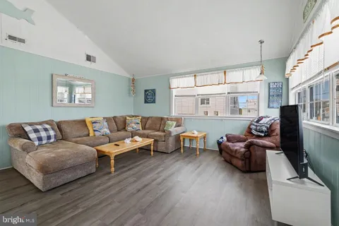 6 E 35TH STREET #B STREET