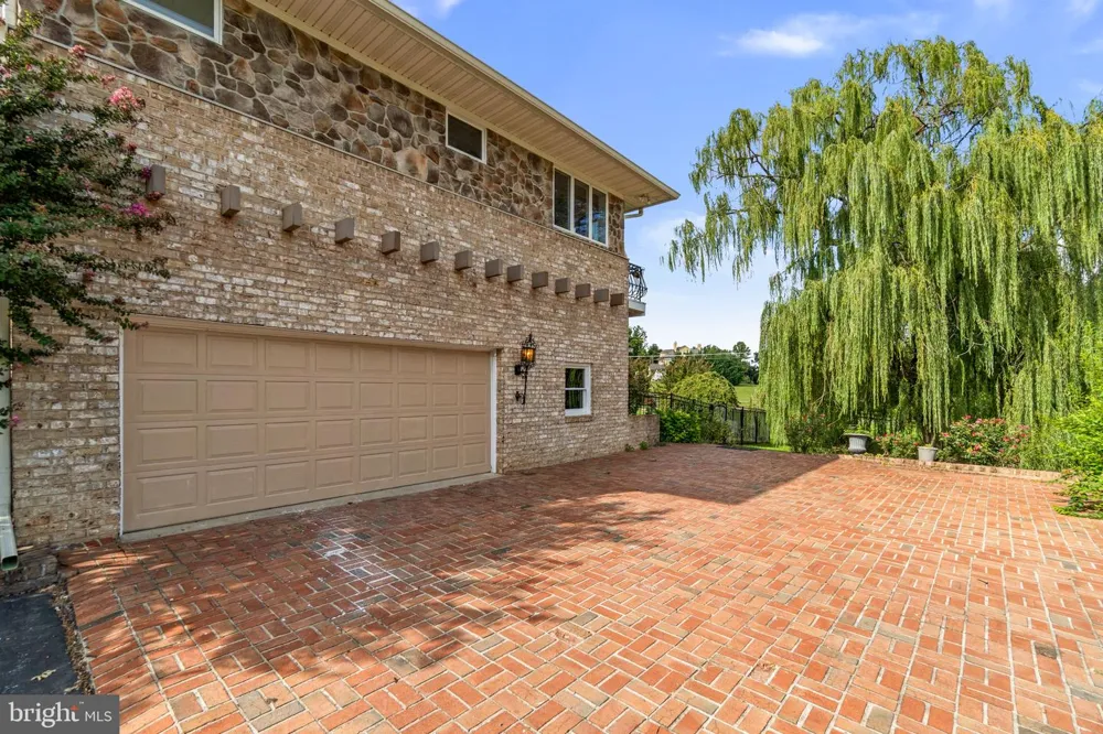 6911 SUMMERSWOOD DRIVE Frederick, MD 21702