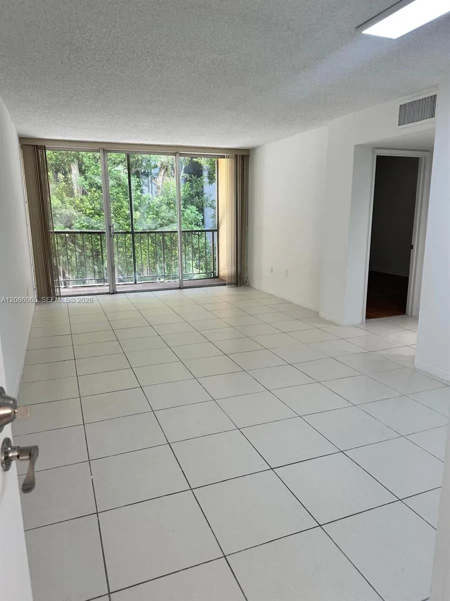 8810 Fontainebleau Blvd #214 Miami, FL 33172