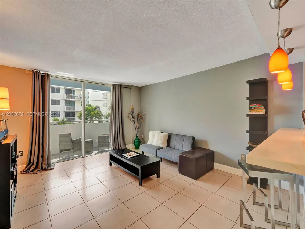 1658 Bay Rd #303 Miami Beach, FL 33139