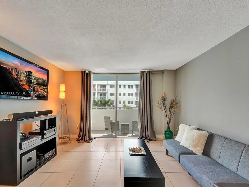 1658 Bay Rd #303 Miami Beach, FL 33139