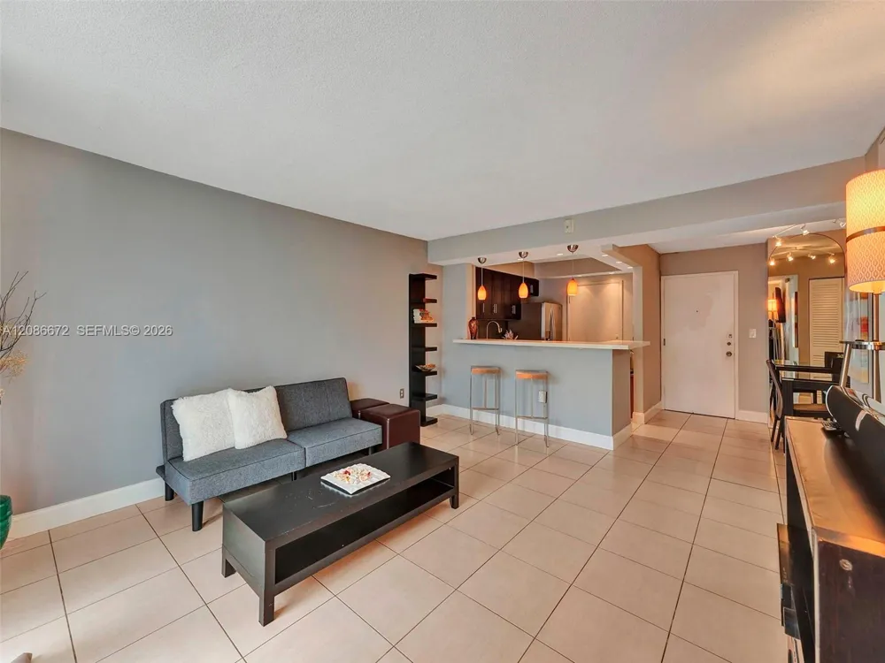 1658 Bay Rd #303 Miami Beach, FL 33139