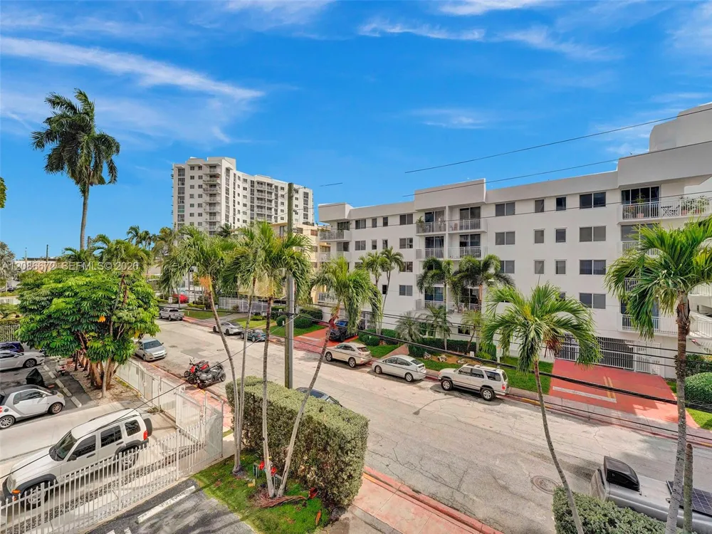 1658 Bay Rd #303 Miami Beach, FL 33139