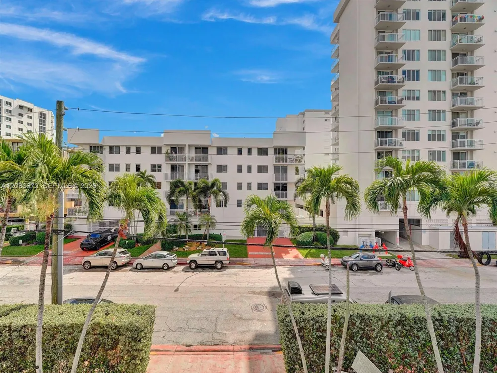 1658 Bay Rd #303 Miami Beach, FL 33139