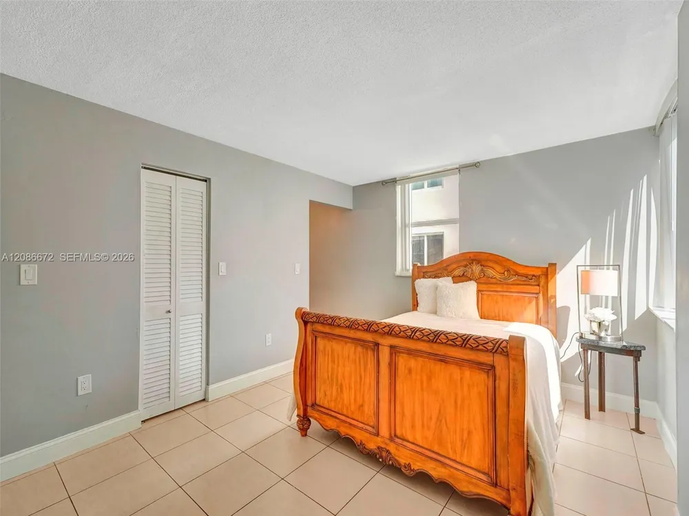 1658 Bay Rd #303 Miami Beach, FL 33139