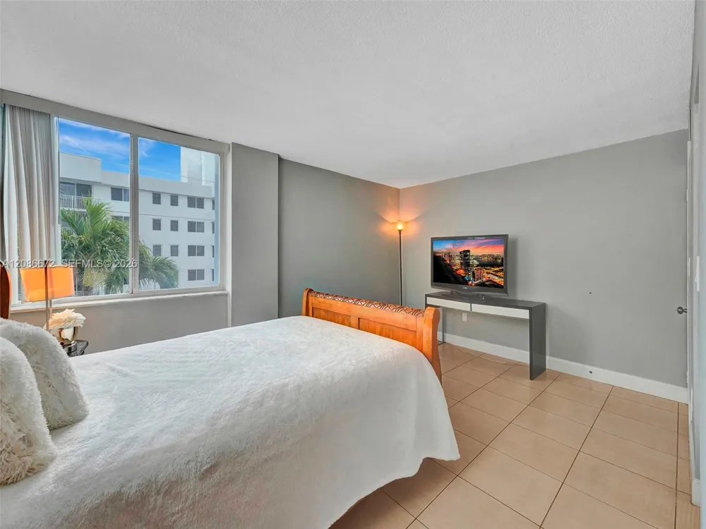1658 Bay Rd #303 Miami Beach, FL 33139