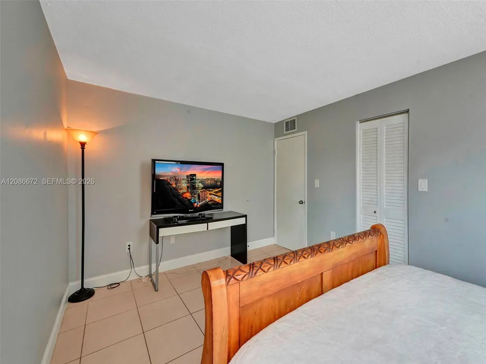 1658 Bay Rd #303 Miami Beach, FL 33139