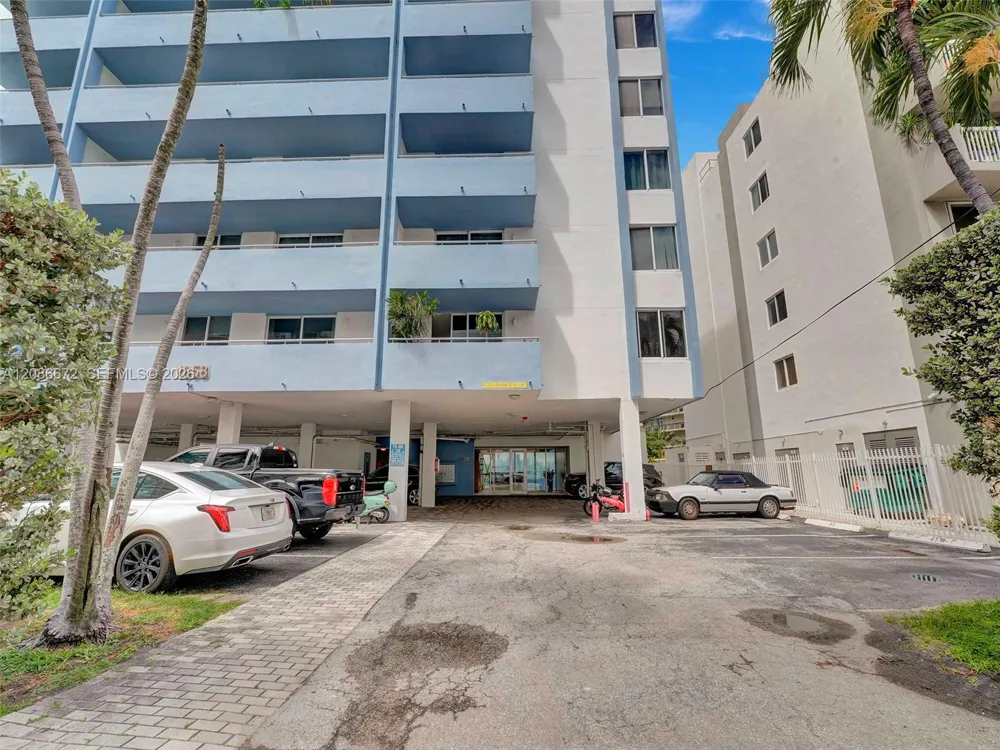 1658 Bay Rd #303 Miami Beach, FL 33139