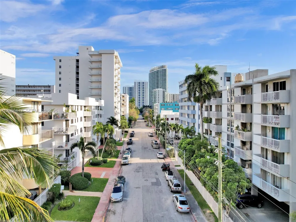 1658 Bay Rd #303 Miami Beach, FL 33139