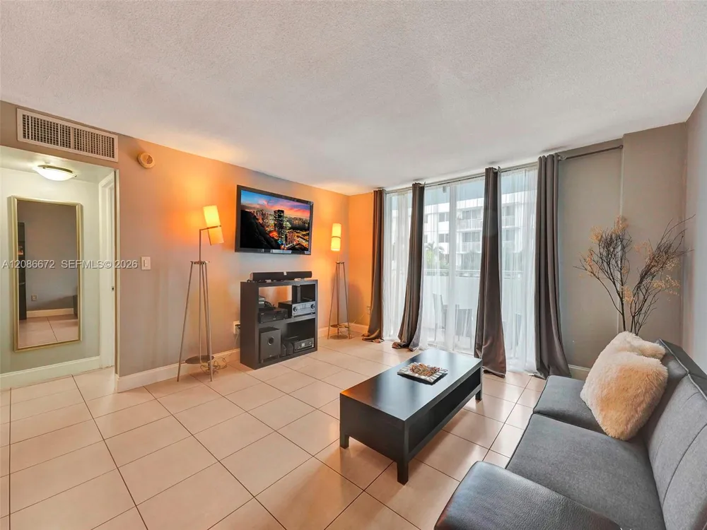 1658 Bay Rd #303 Miami Beach, FL 33139