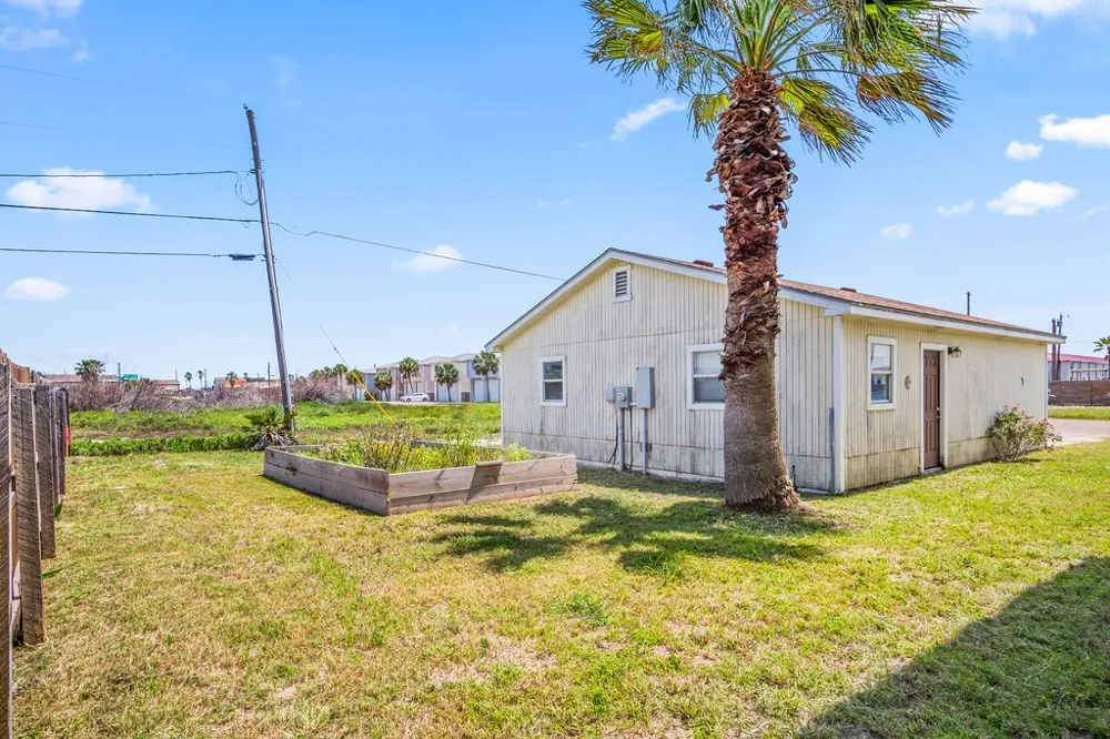 423 S 7th Street Port Aransas, TX 78373