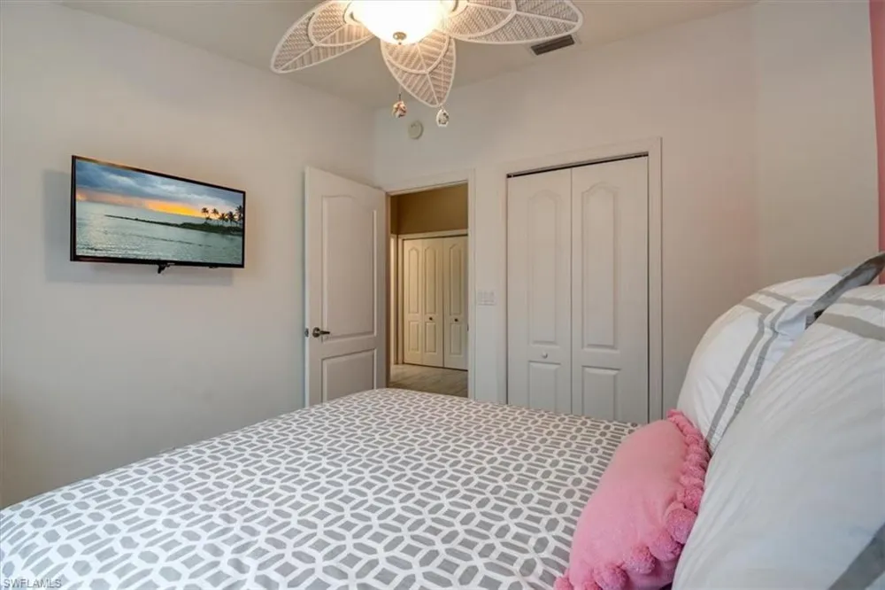 182 Newport Drive #1007 Naples, FL 34114