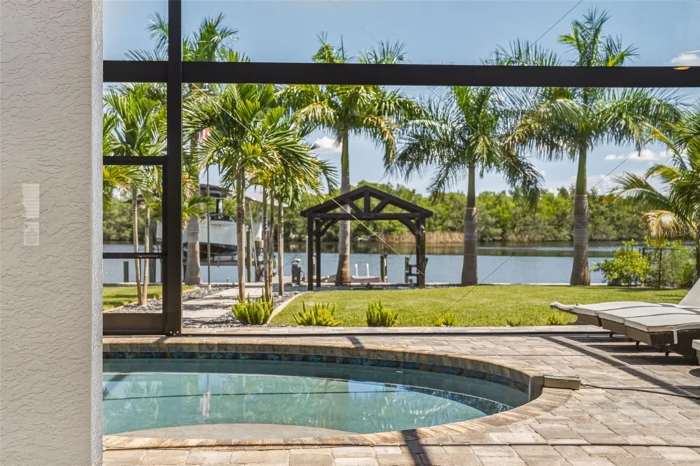 2424 HARBOUR DRIVE Punta Gorda, FL 33983