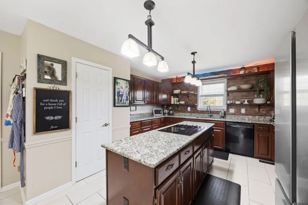 1508 Creekstone Dr Columbia, TN 38401