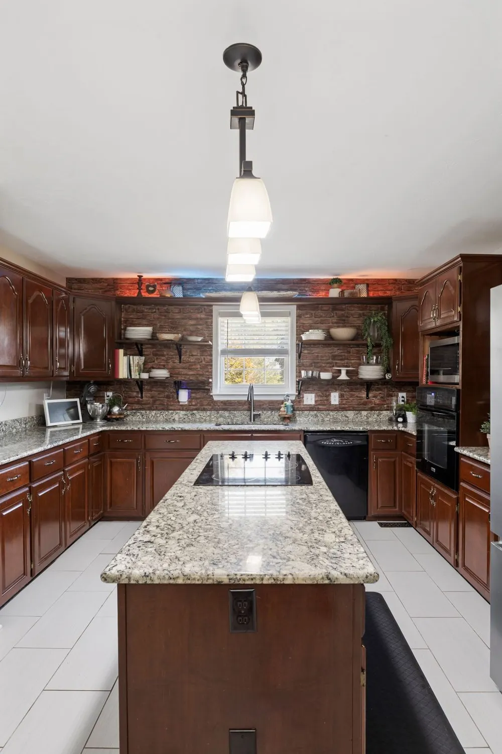 1508 Creekstone Dr Columbia, TN 38401