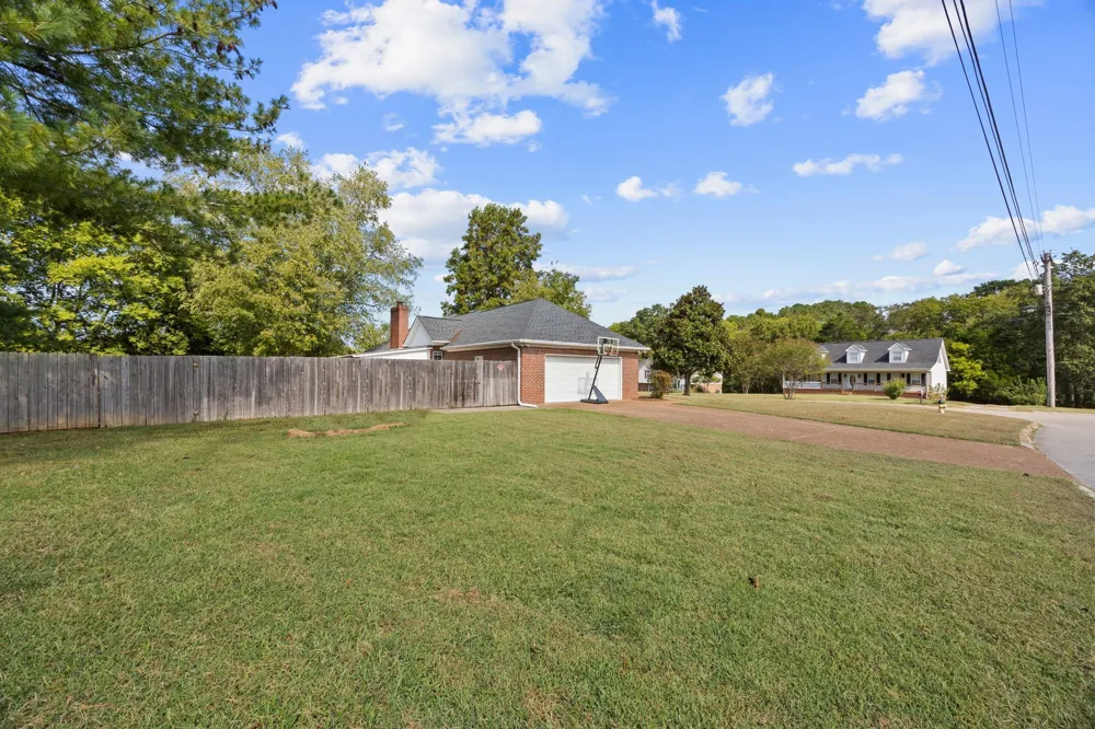 1508 Creekstone Dr Columbia, TN 38401