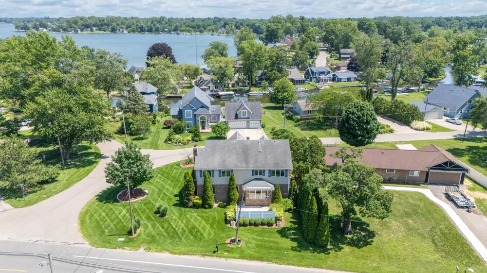 5036 Shoreview Drive Coloma Charter Township, MI 49038