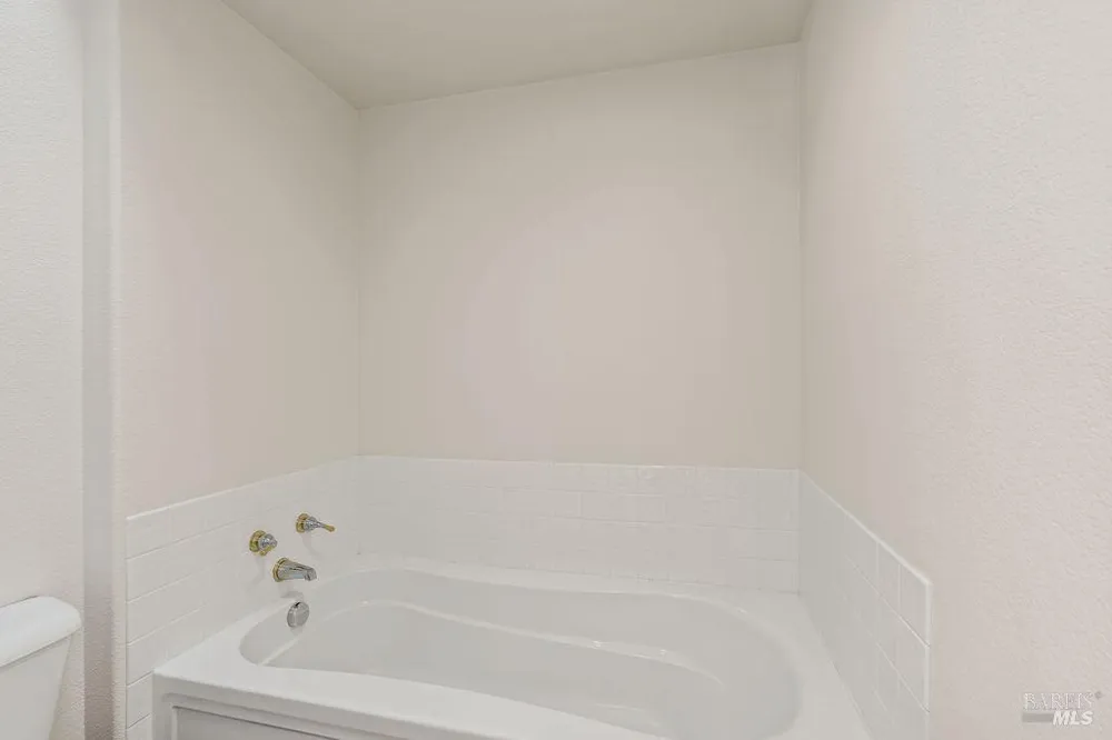 1041 Mcclelland Drive Windsor, CA 95492