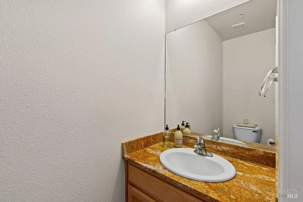 1041 Mcclelland Drive Windsor, CA 95492