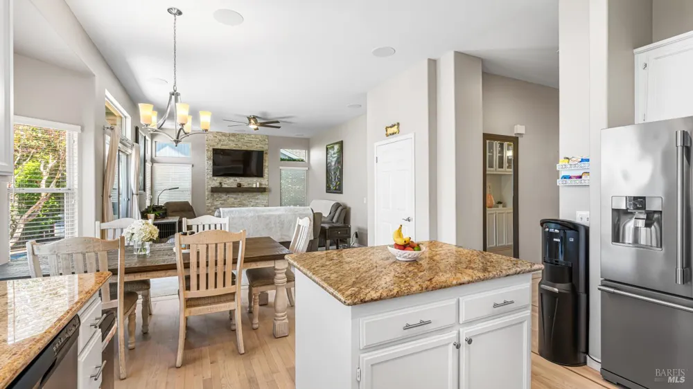 2351 Desert Palm Court Santa Rosa, CA 95403