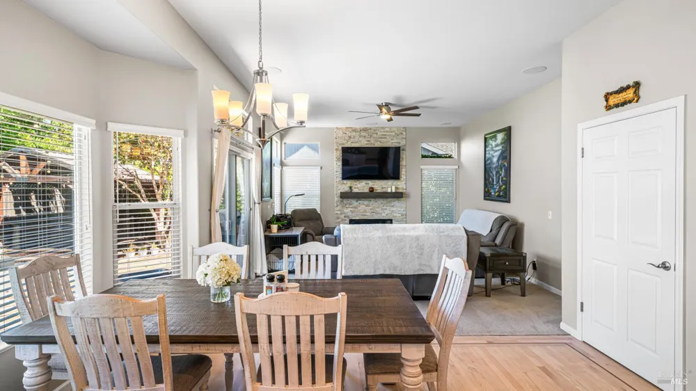 2351 Desert Palm Court Santa Rosa, CA 95403