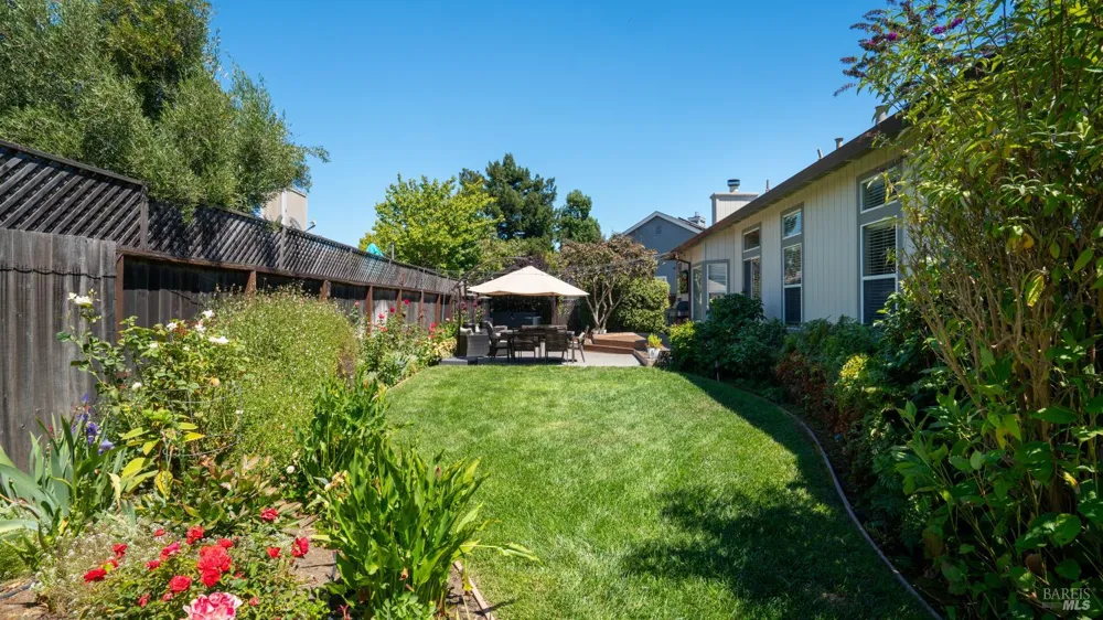 2351 Desert Palm Court Santa Rosa, CA 95403