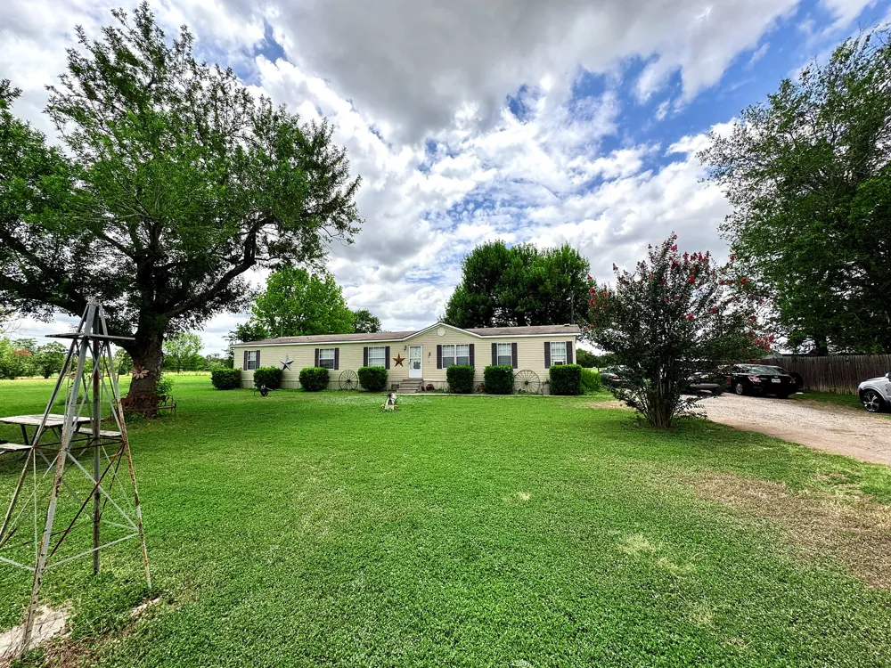 2303 Webberwood Drive Webberville, TX 78621