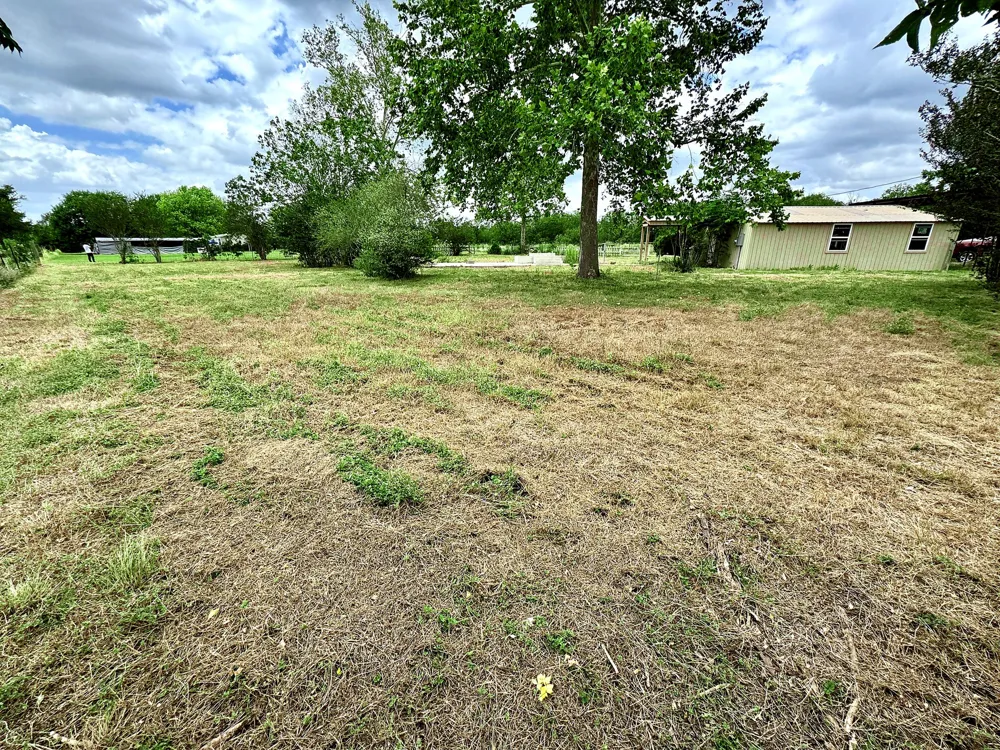 2303 Webberwood Drive Webberville, TX 78621