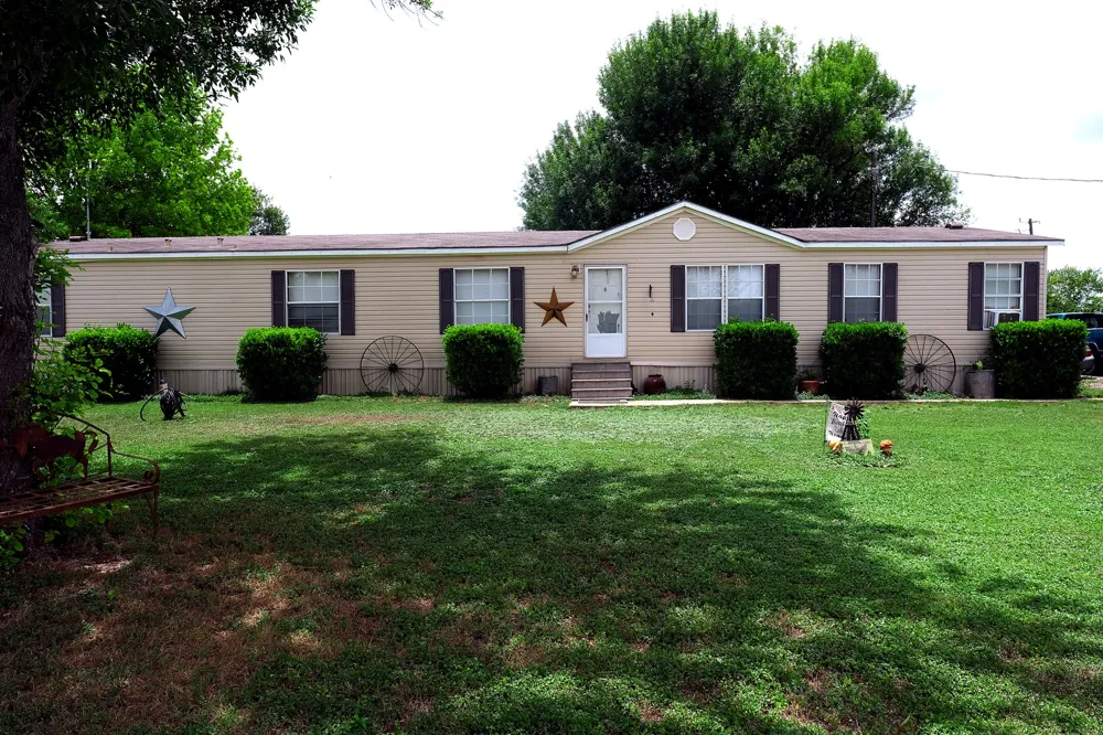 2303 Webberwood Drive Webberville, TX 78621