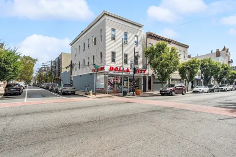 200 FERRY ST