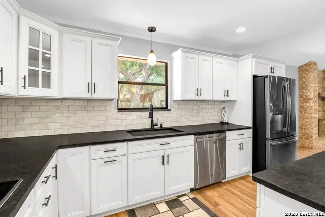 146 TWIN OAK RD Seguin, TX 78155