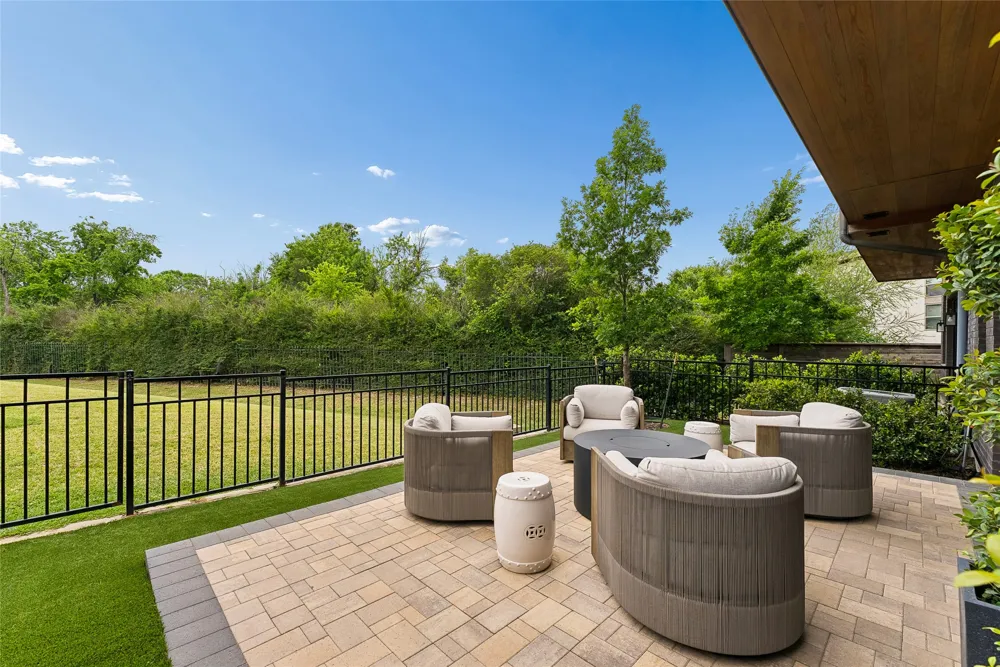3922 Redding Row Dallas, TX 75220