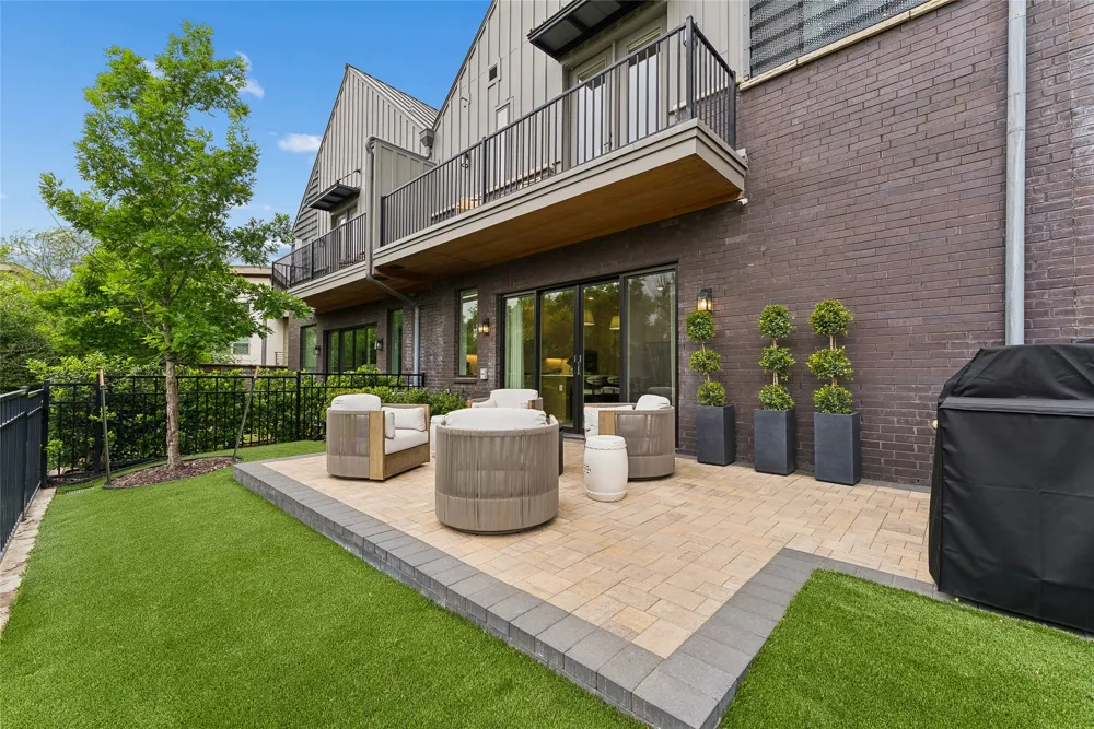 3922 Redding Row Dallas, TX 75220