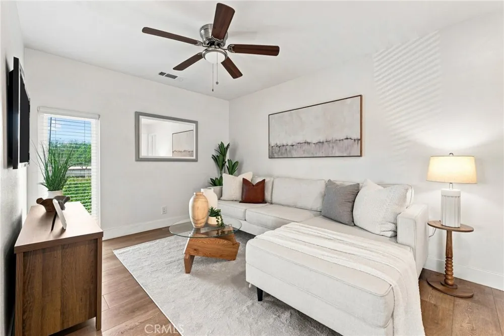 10 Goldenbush Irvine, CA 92604