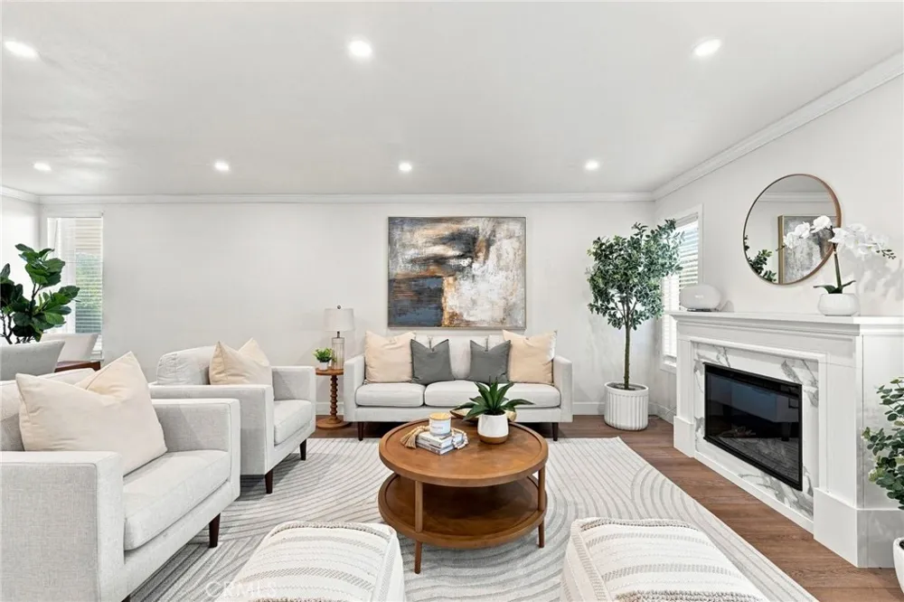 10 Goldenbush Irvine, CA 92604